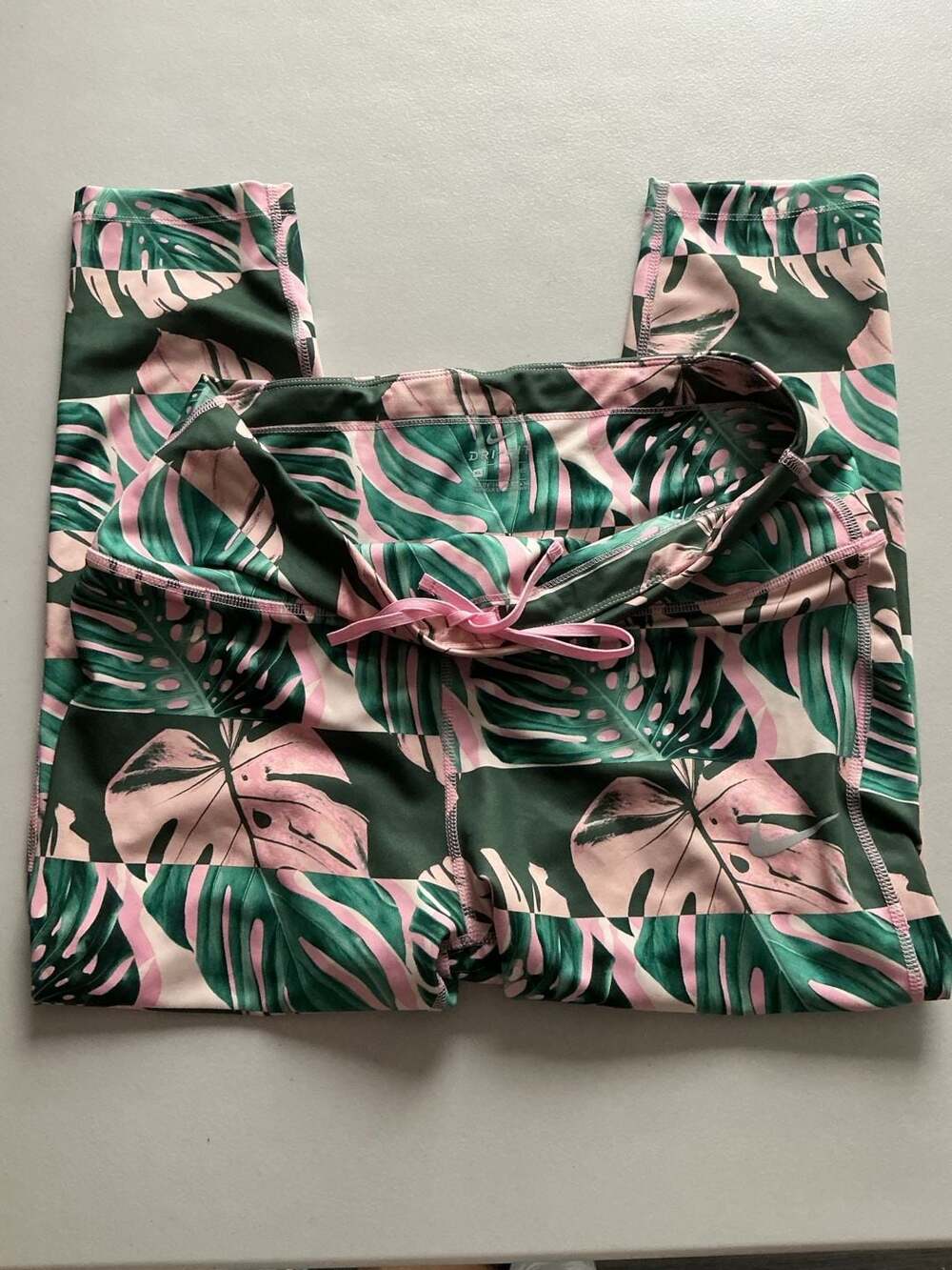 Dri-Fit Nike Fast Crop Leggings Size XL Palm Print
